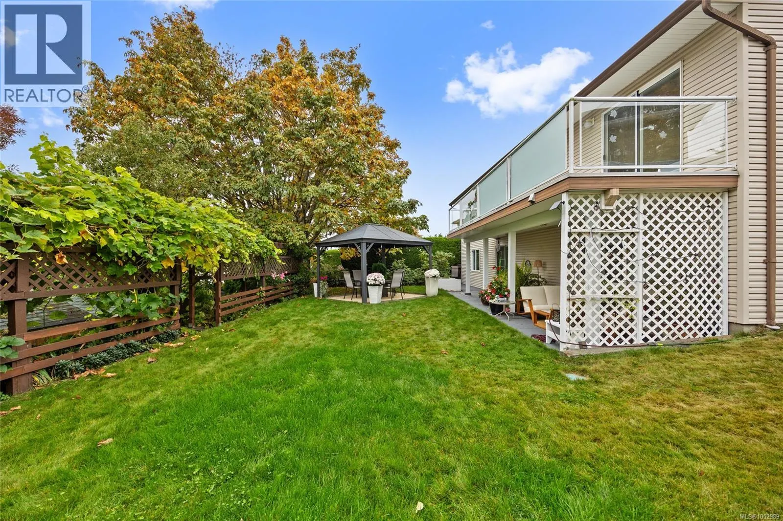 1157 View Pl