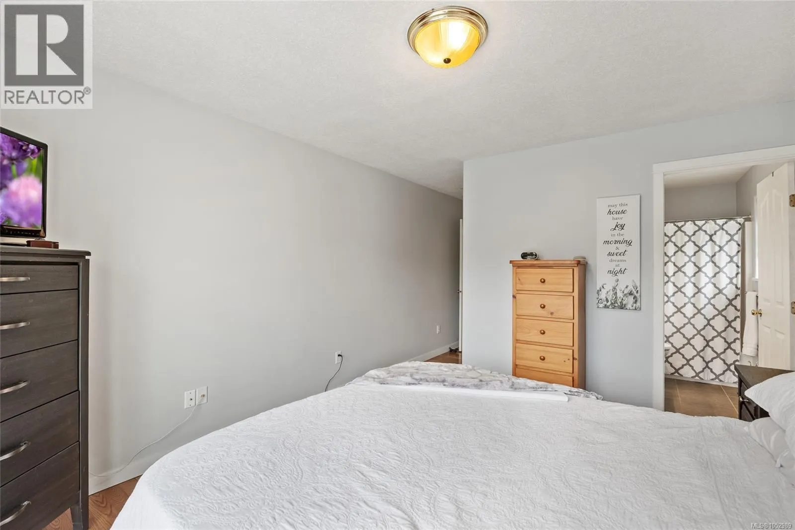1157 View Pl