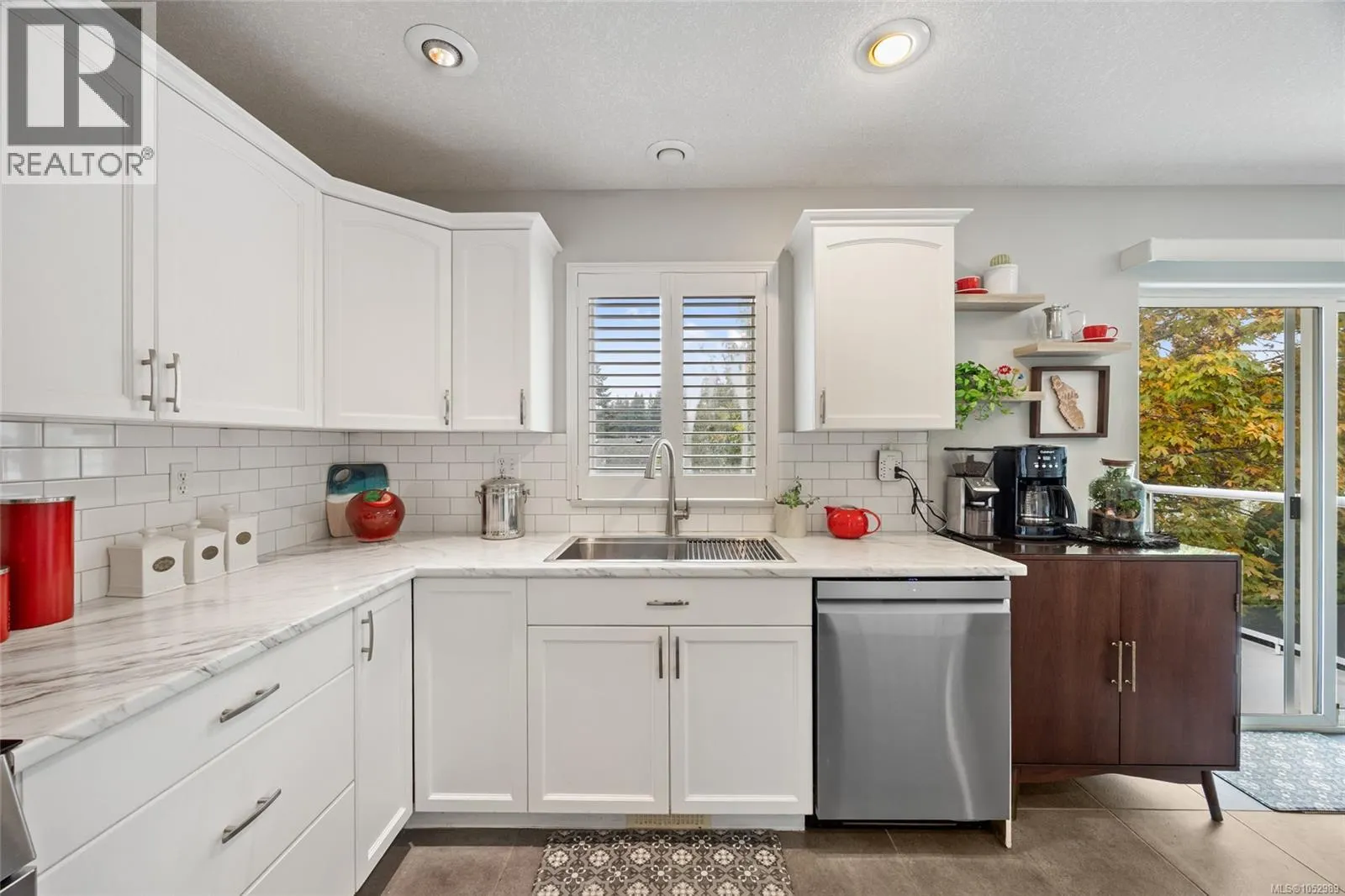 1157 View Pl