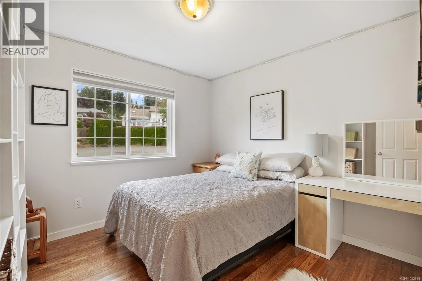 1157 View Pl