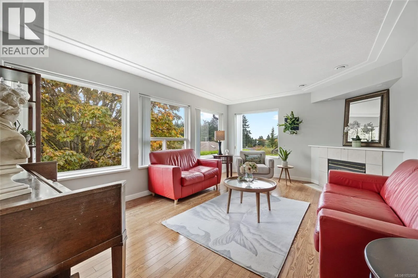 1157 View Pl