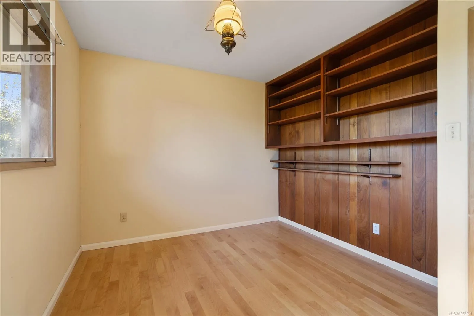 641 Jones Terr