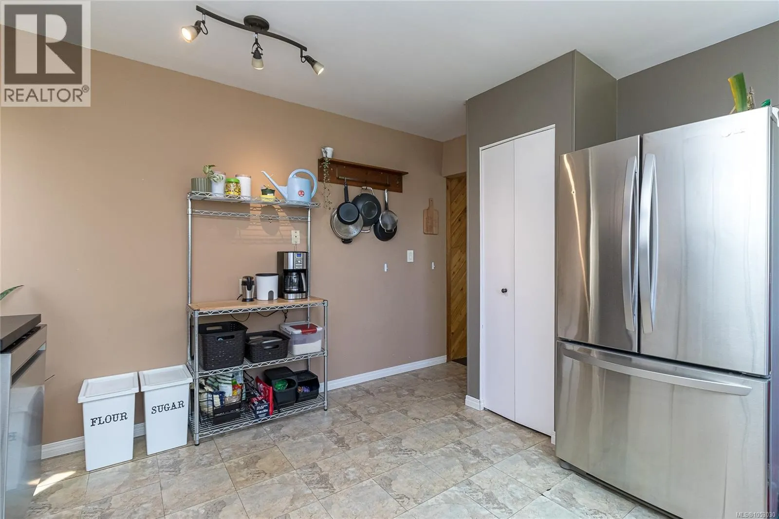 3330 Ravenwood Rd