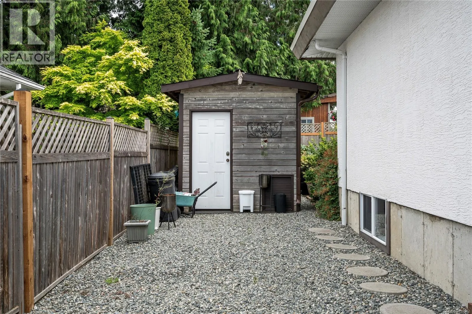1072 Roberton Blvd