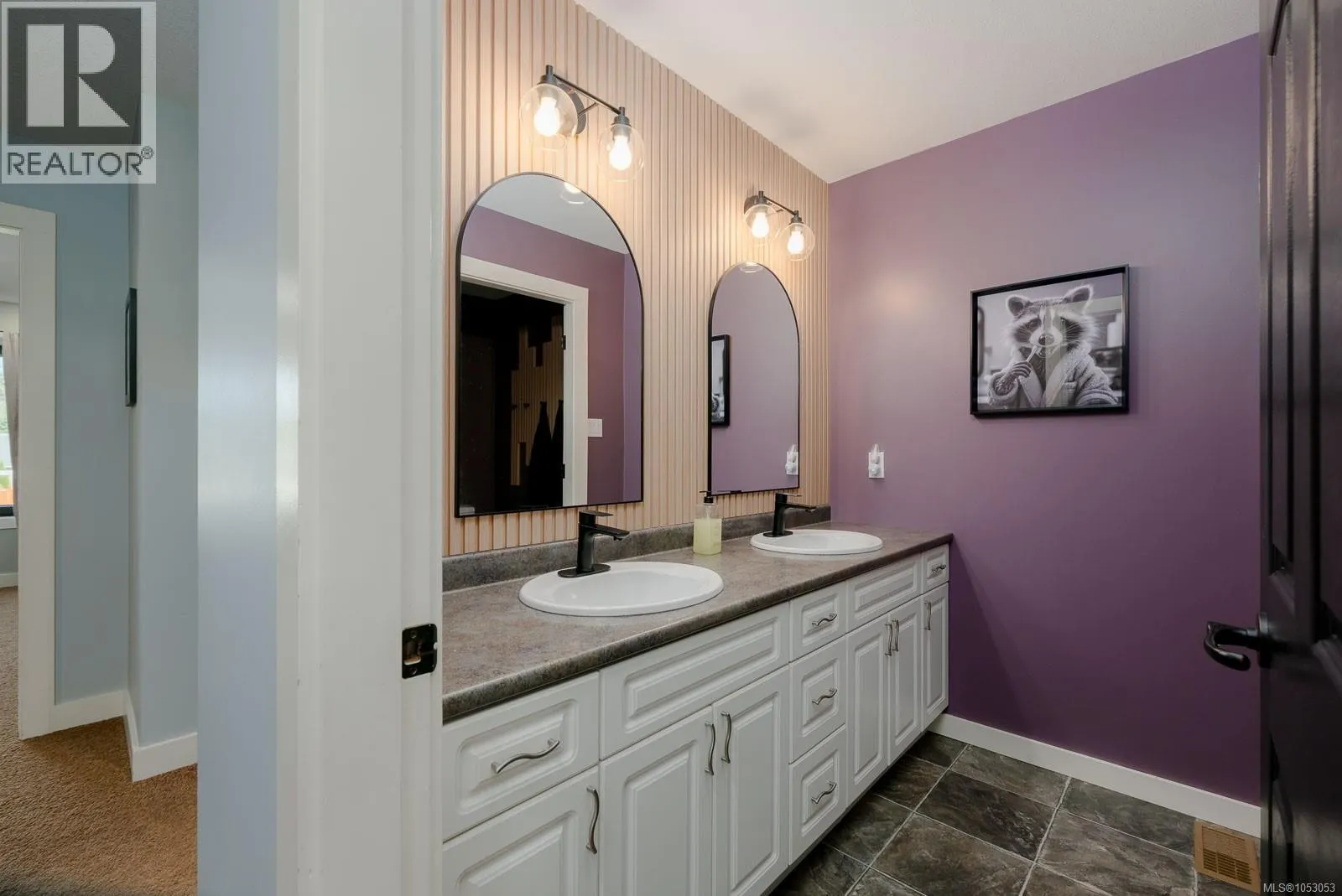 5546 Woodland Cres W