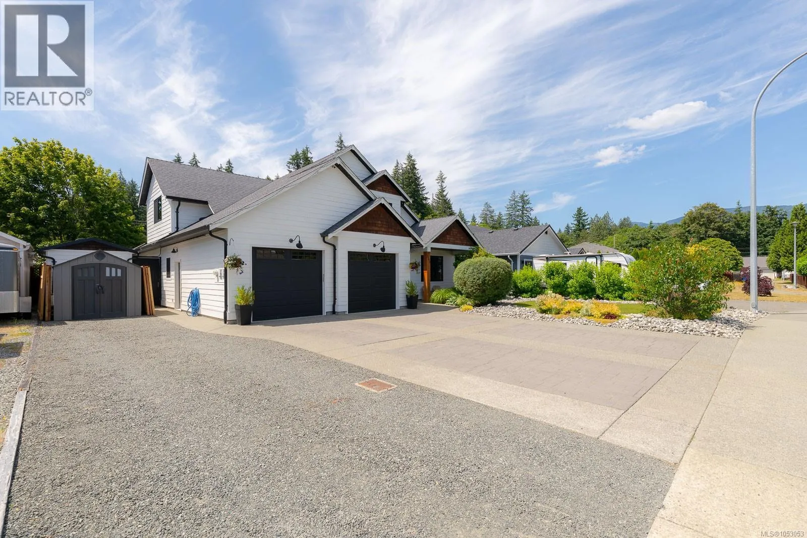 5546 Woodland Cres W