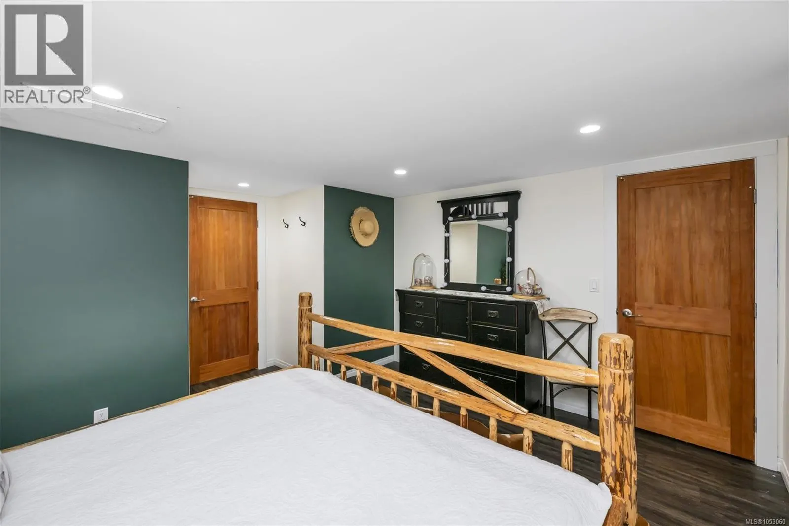 6156 Genoa Bay Rd