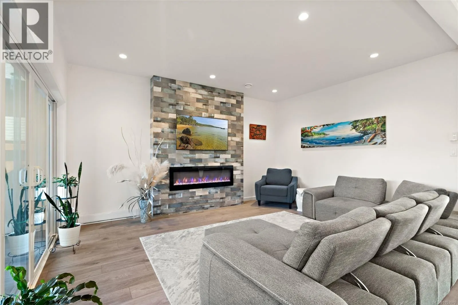 29 Saanich Ridge Dr