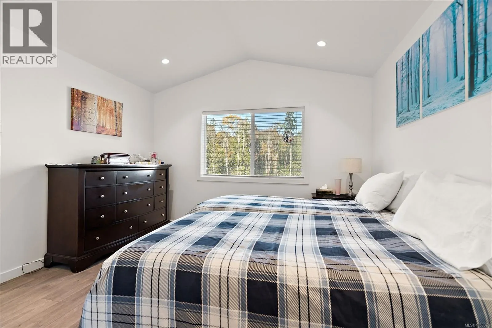 29 Saanich Ridge Dr