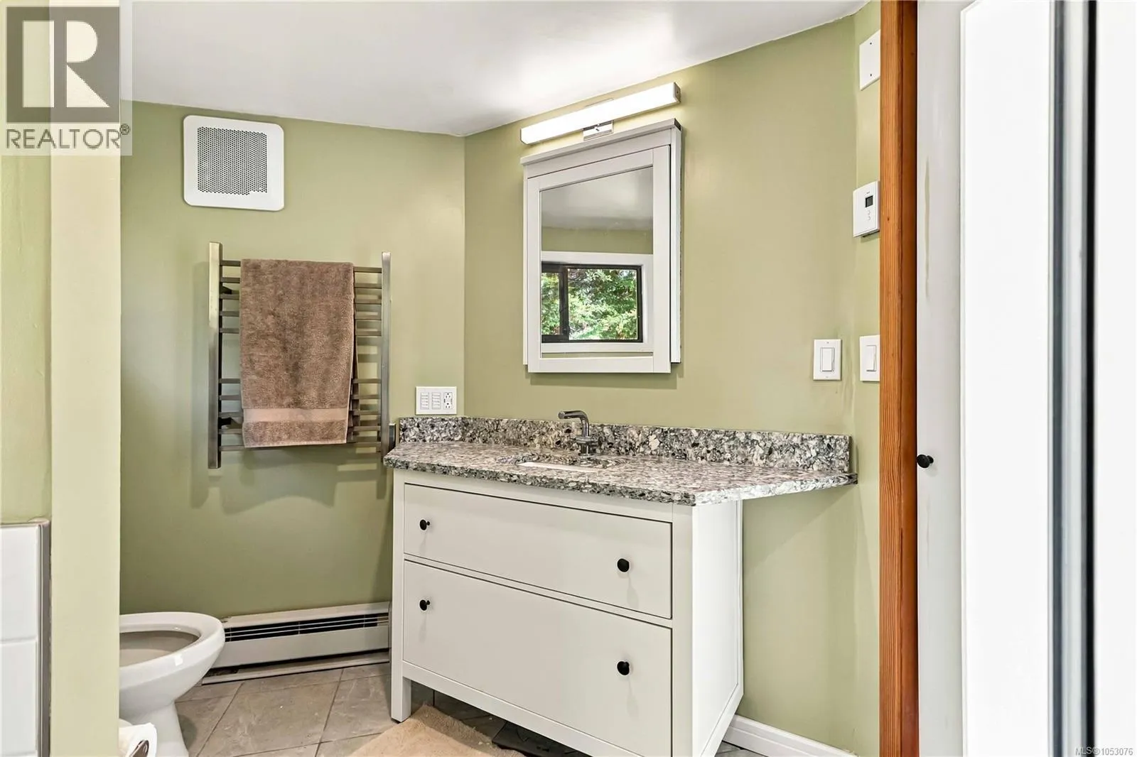 3818 Beachview Pl