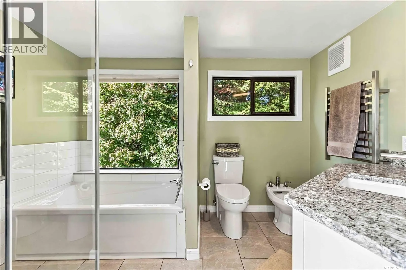 3818 Beachview Pl