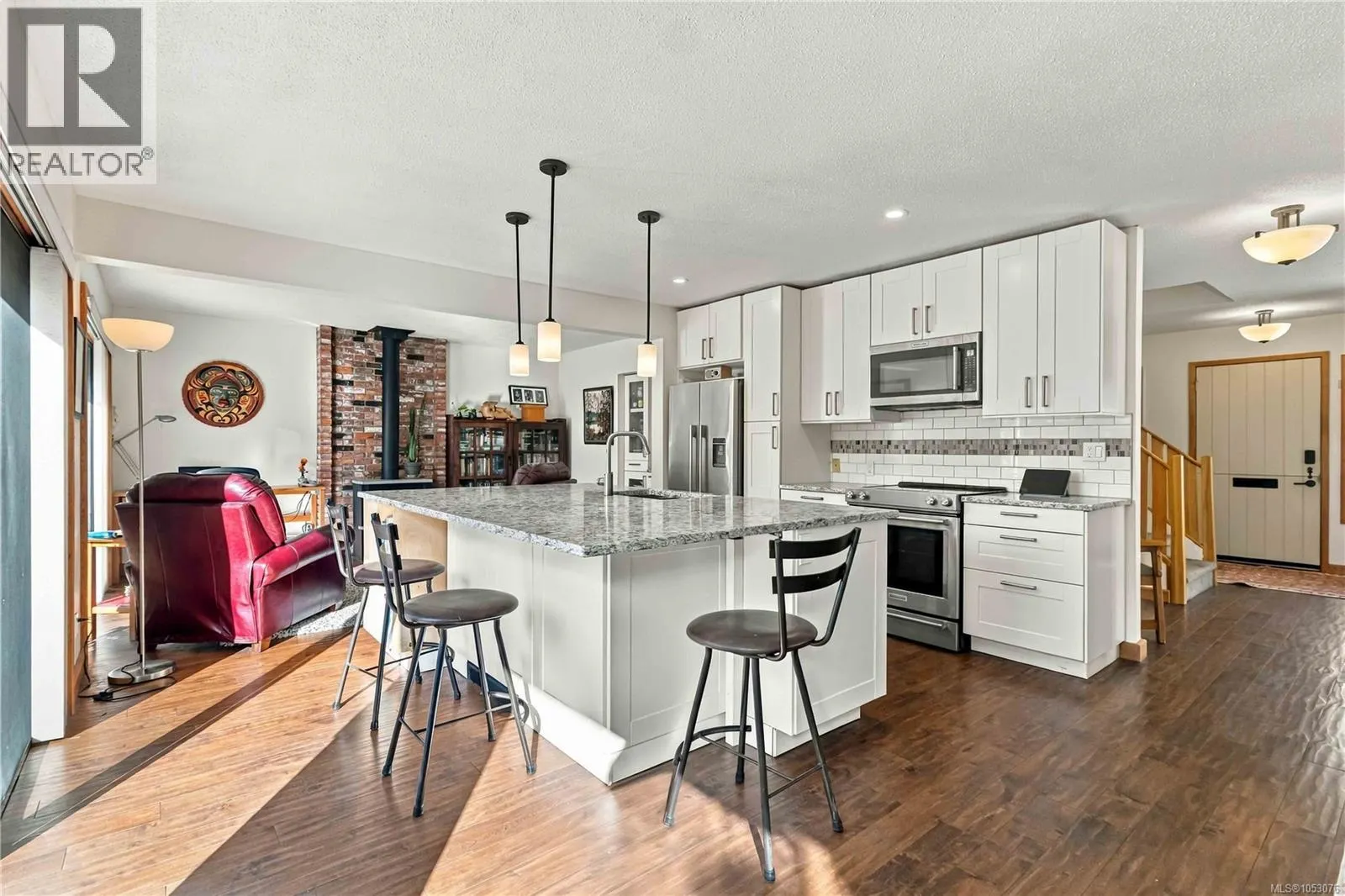 3818 Beachview Pl