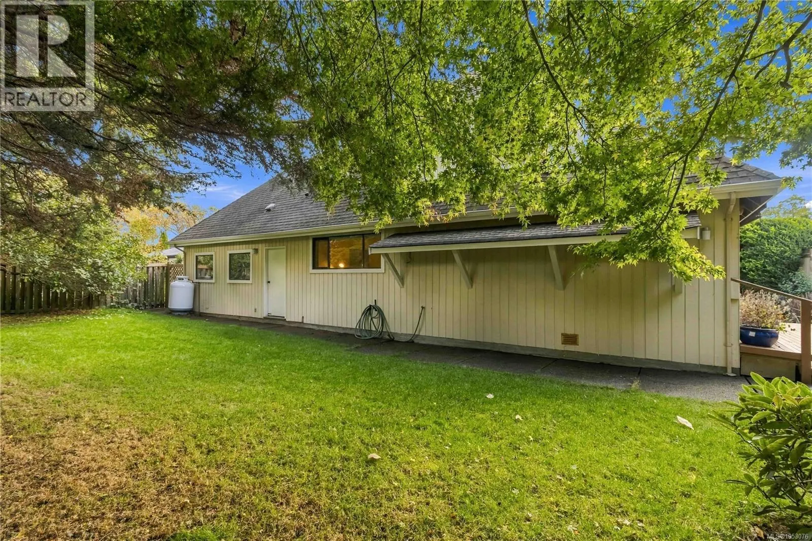 3818 Beachview Pl
