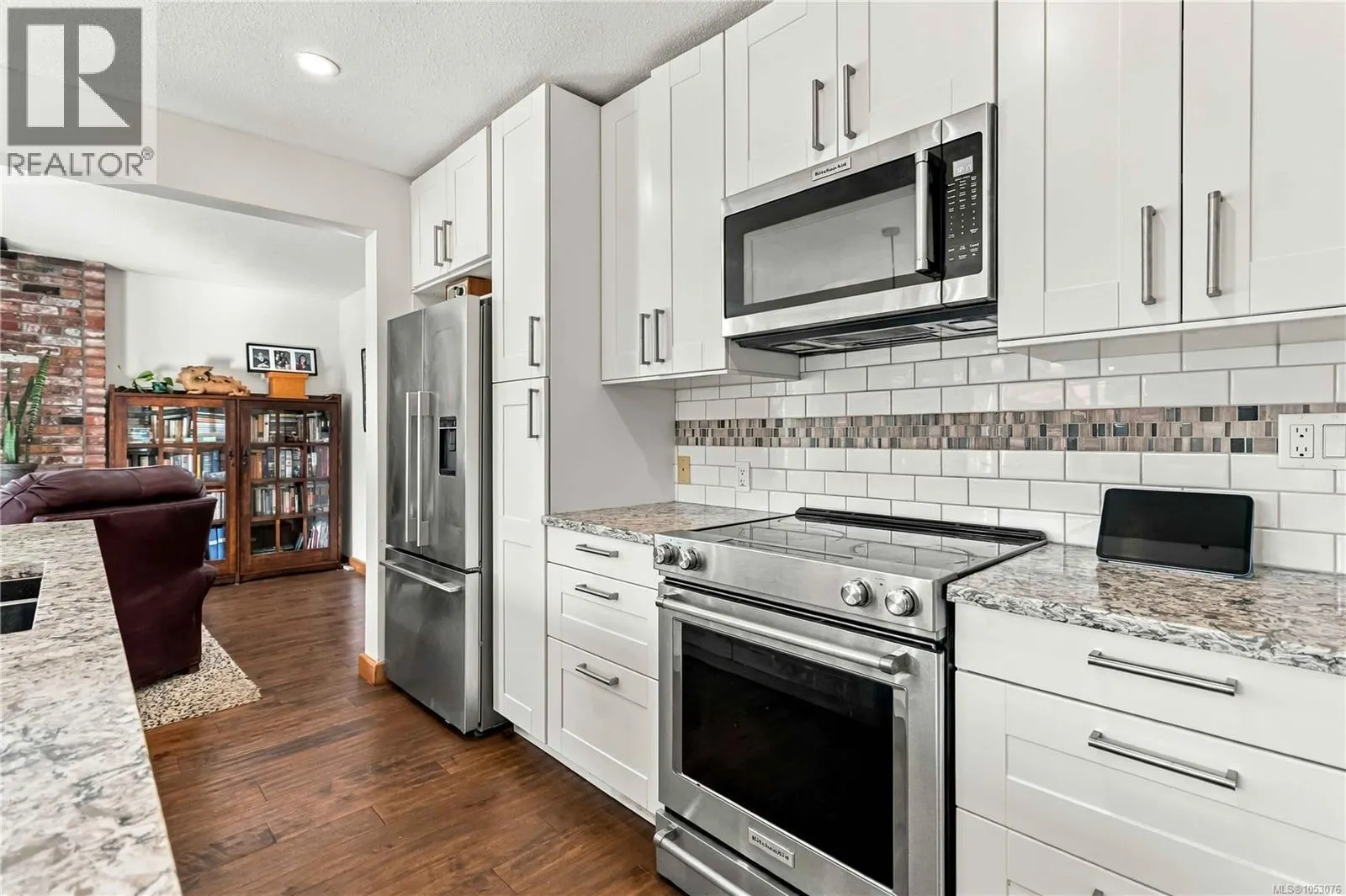 3818 Beachview Pl