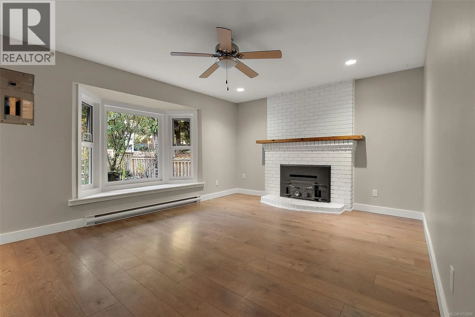 2454 Sooke Rd