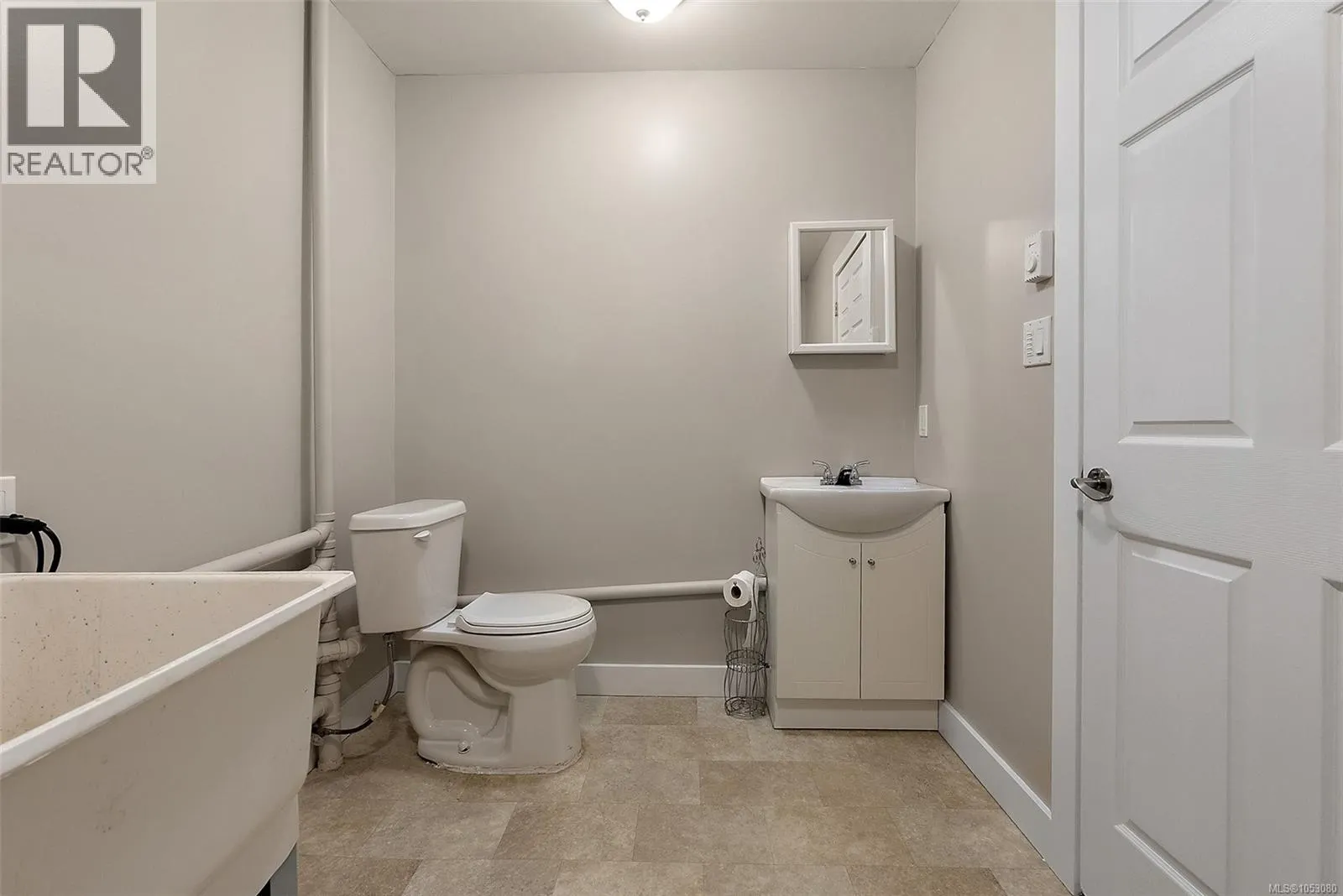 2454 Sooke Rd