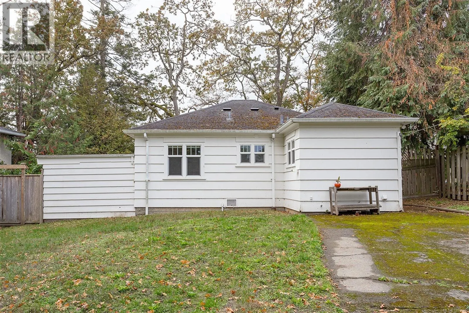 1118 Tolmie Ave