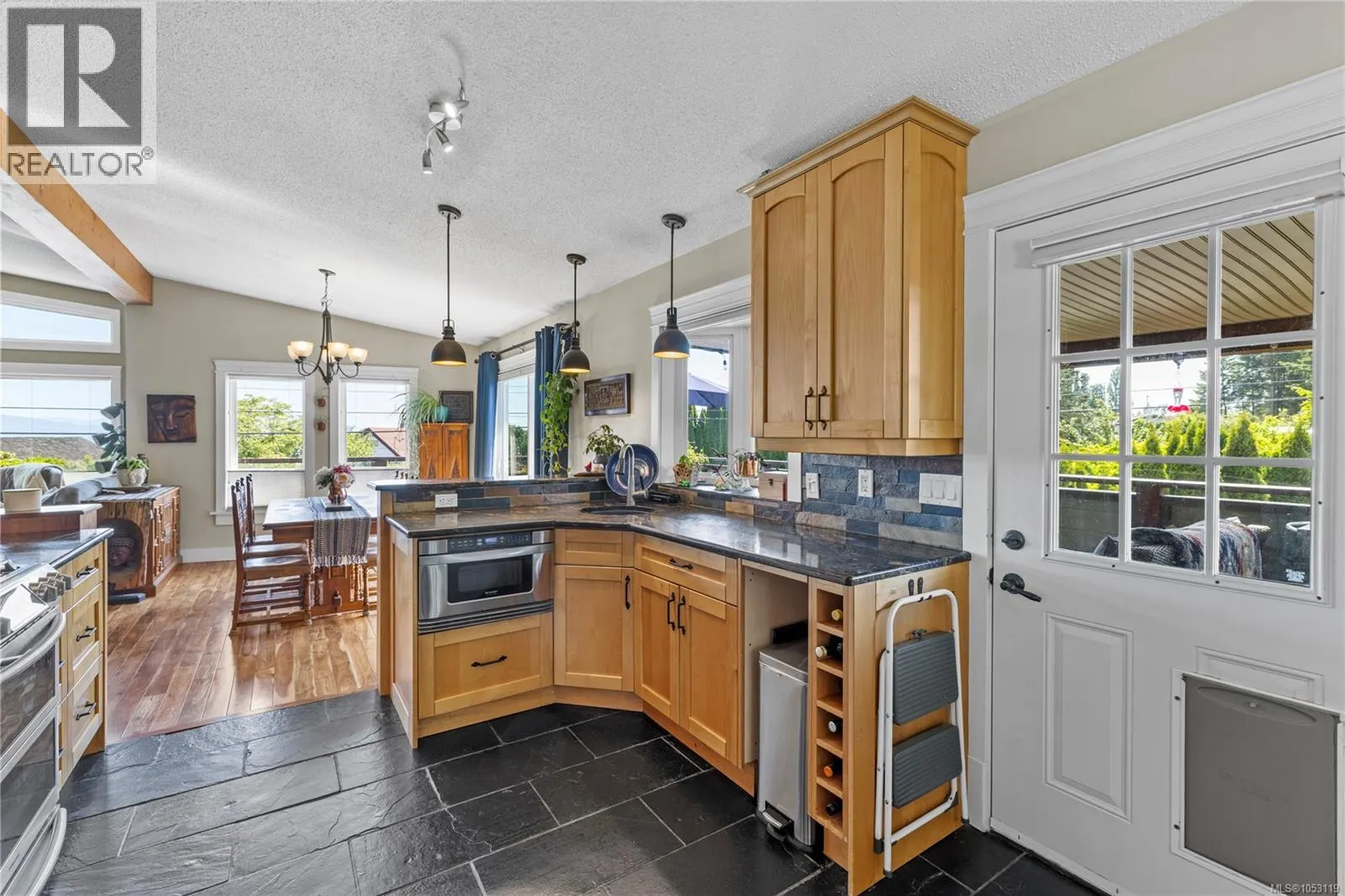 885 Glenhale Cres