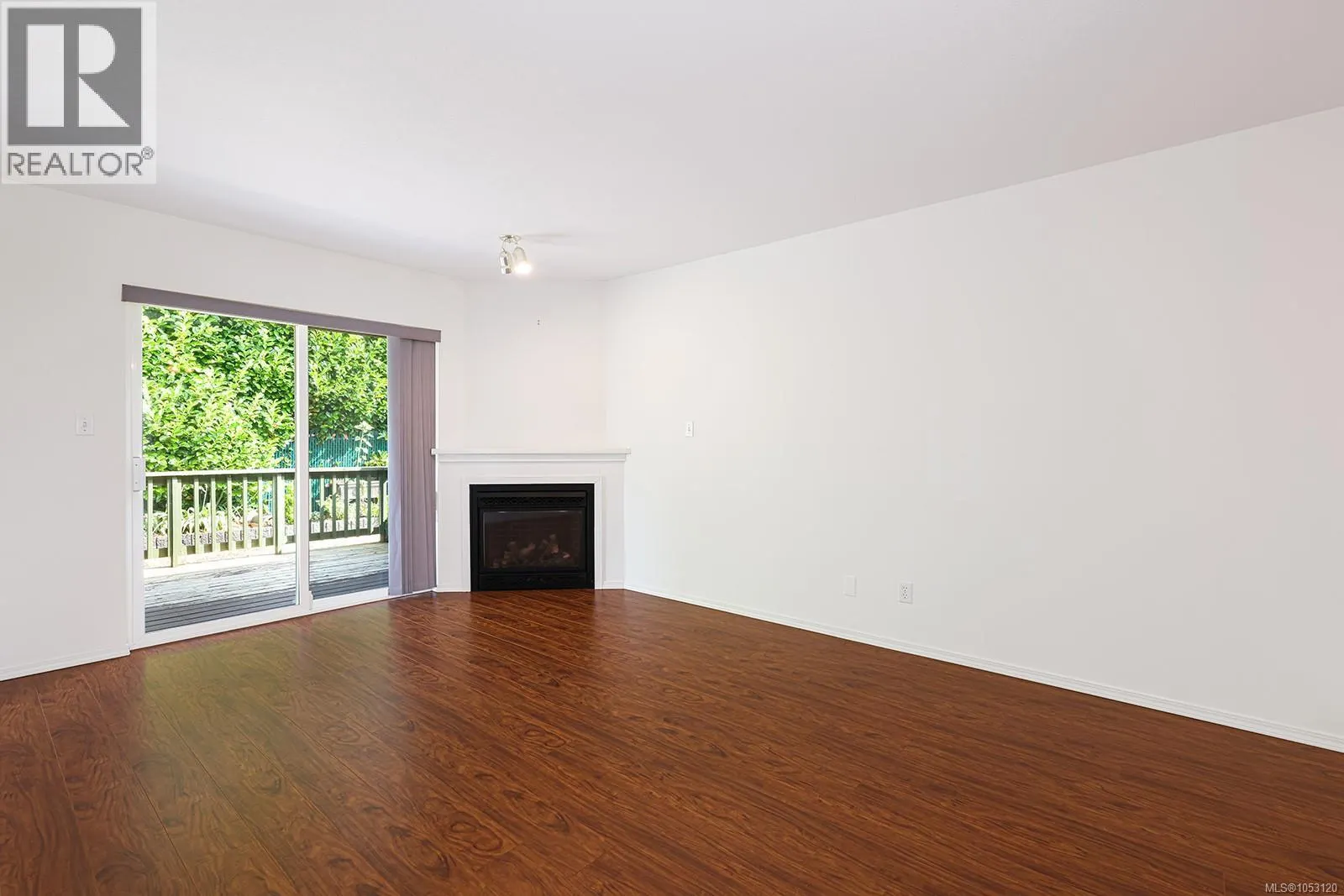 3 3355 First St