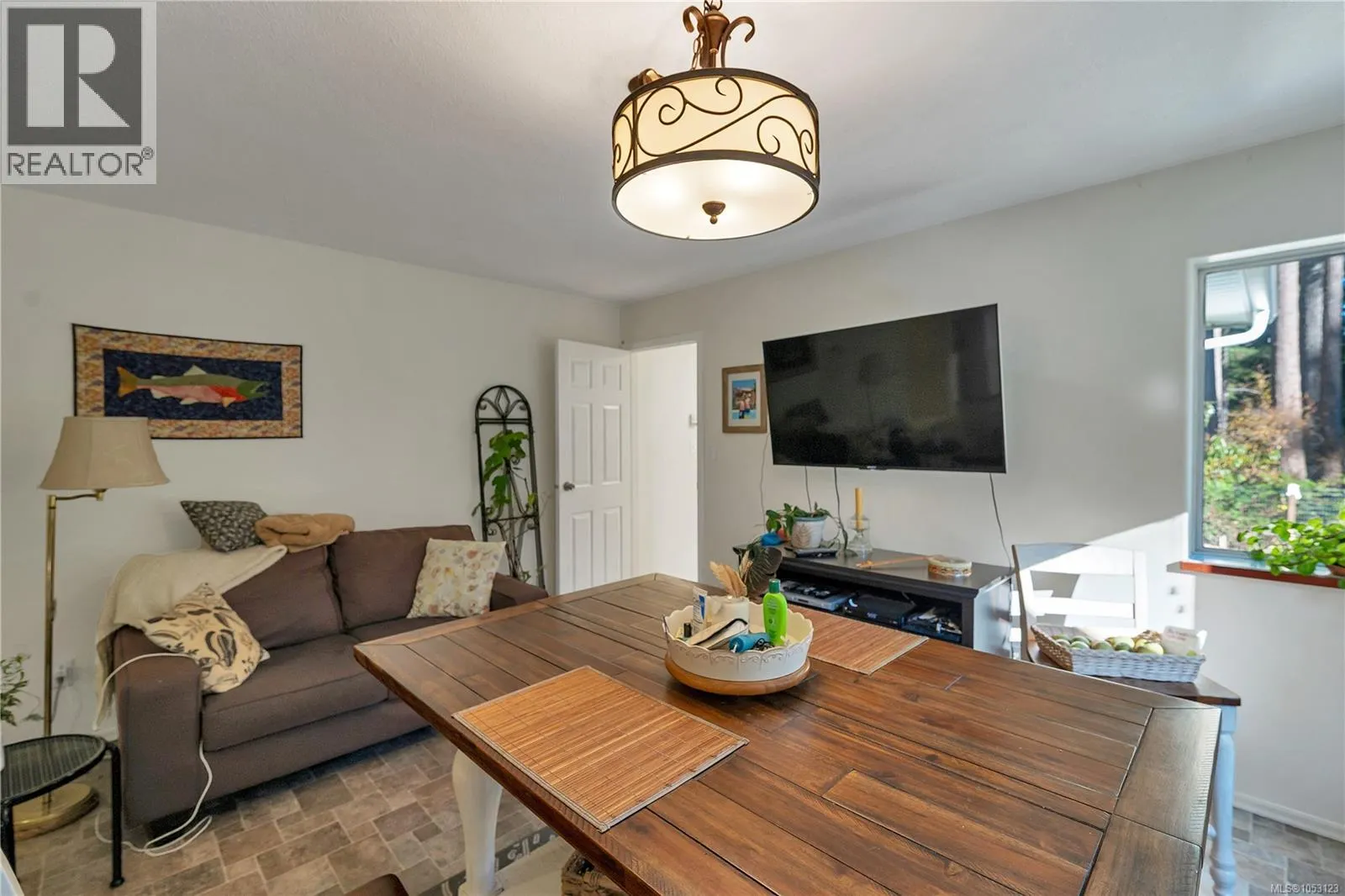 1492 Hyacinthe Bay Rd