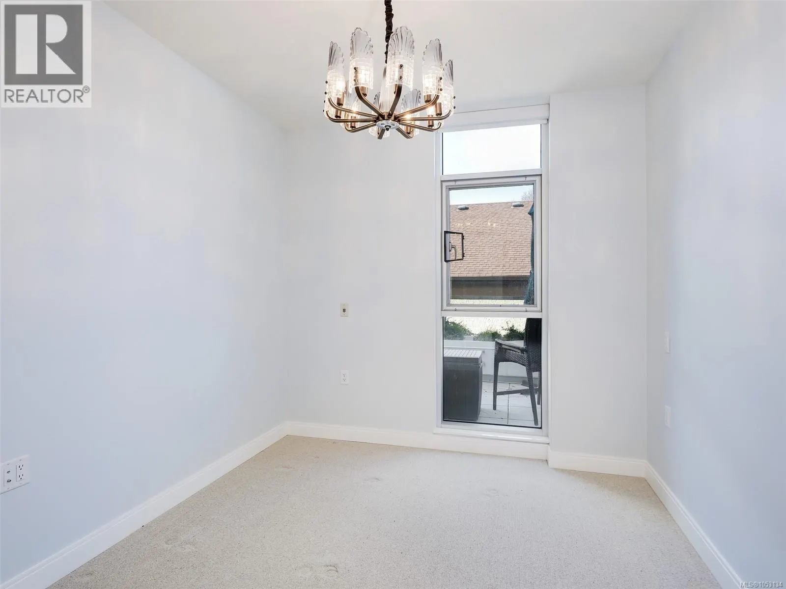 210 1916 Oak Bay Ave