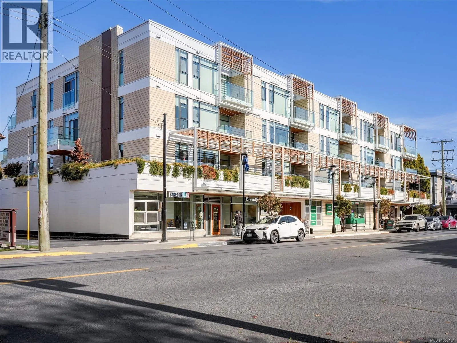 210 1916 Oak Bay Ave