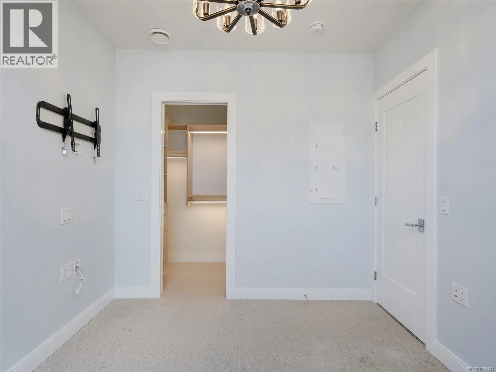 210 1916 Oak Bay Ave