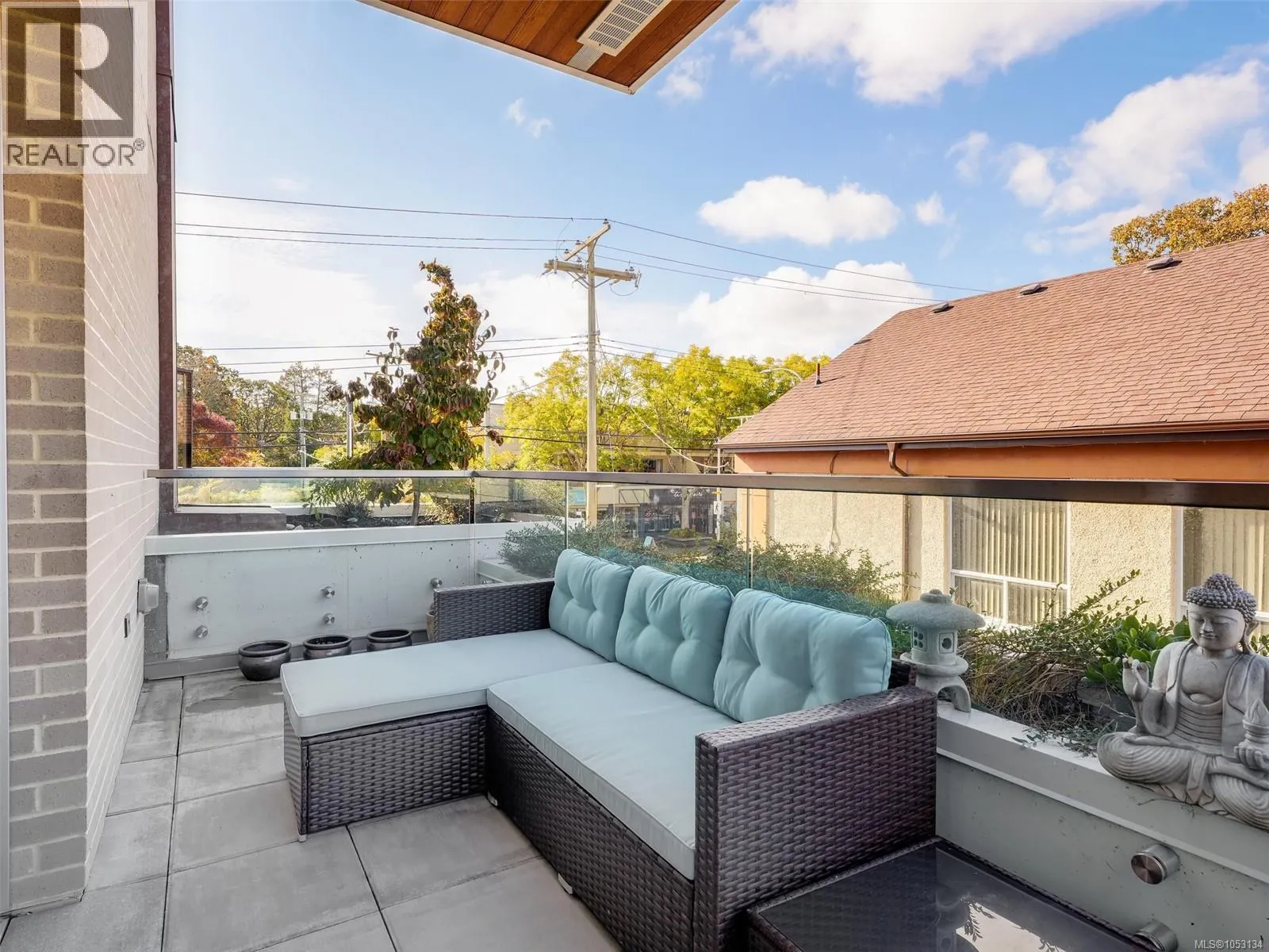 210 1916 Oak Bay Ave