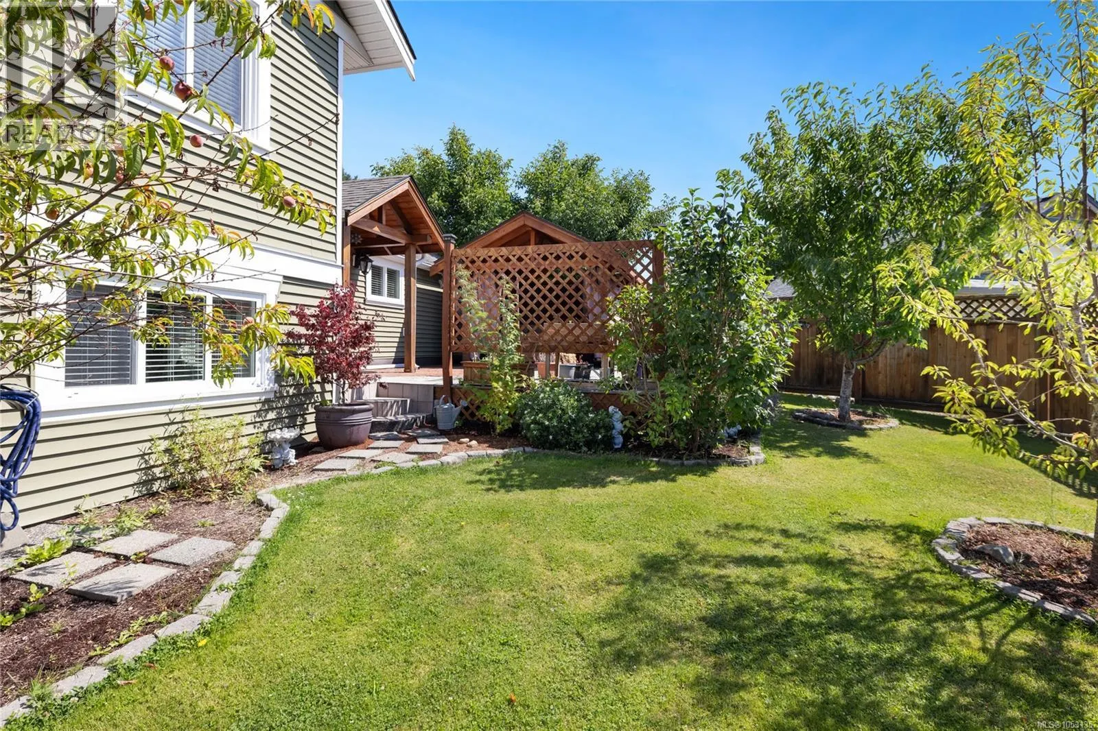 1988 Maple Bay Rd