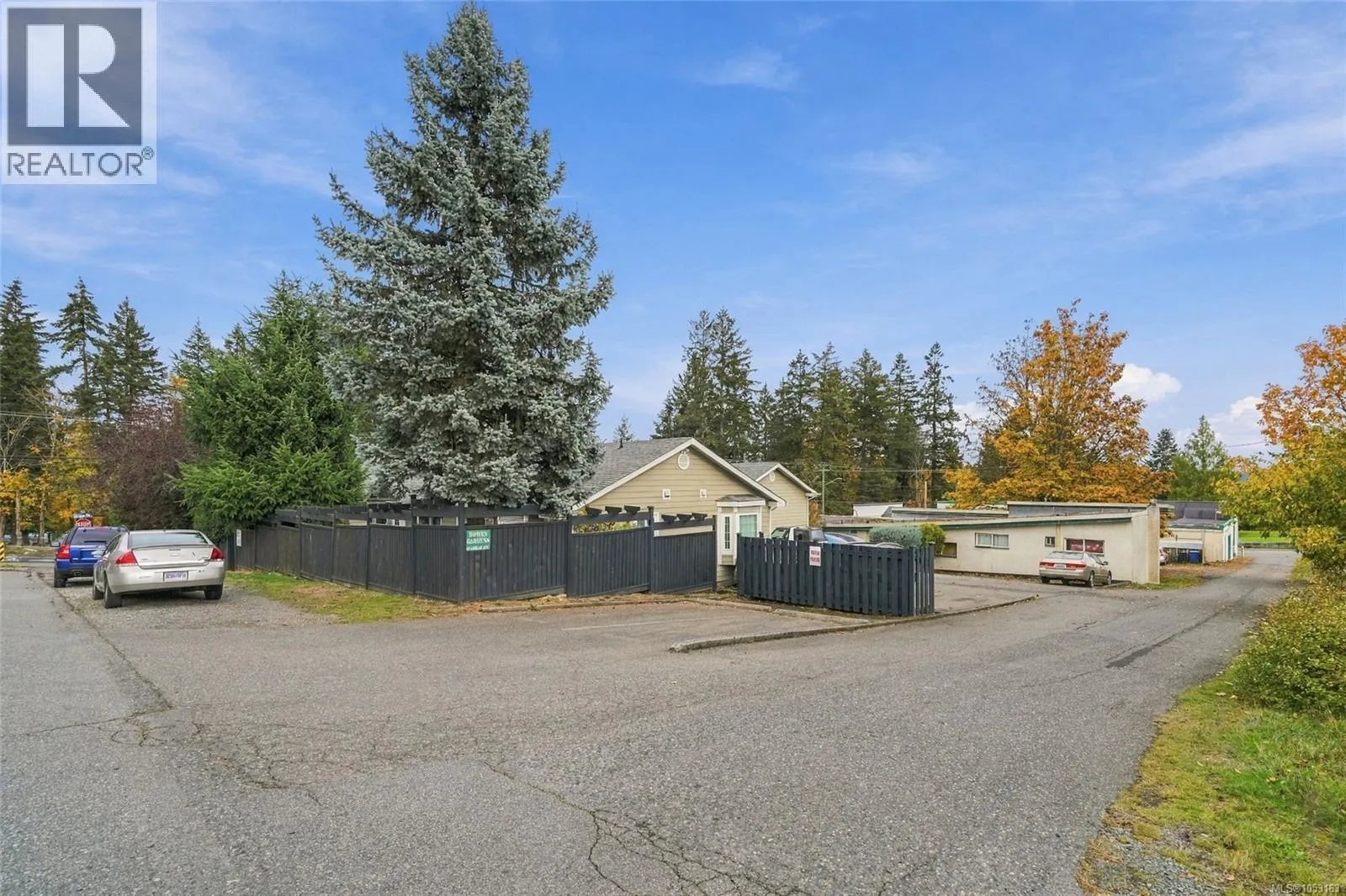 4 10 Ashlar Ave