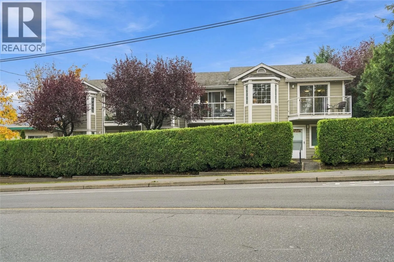 4 10 Ashlar Ave