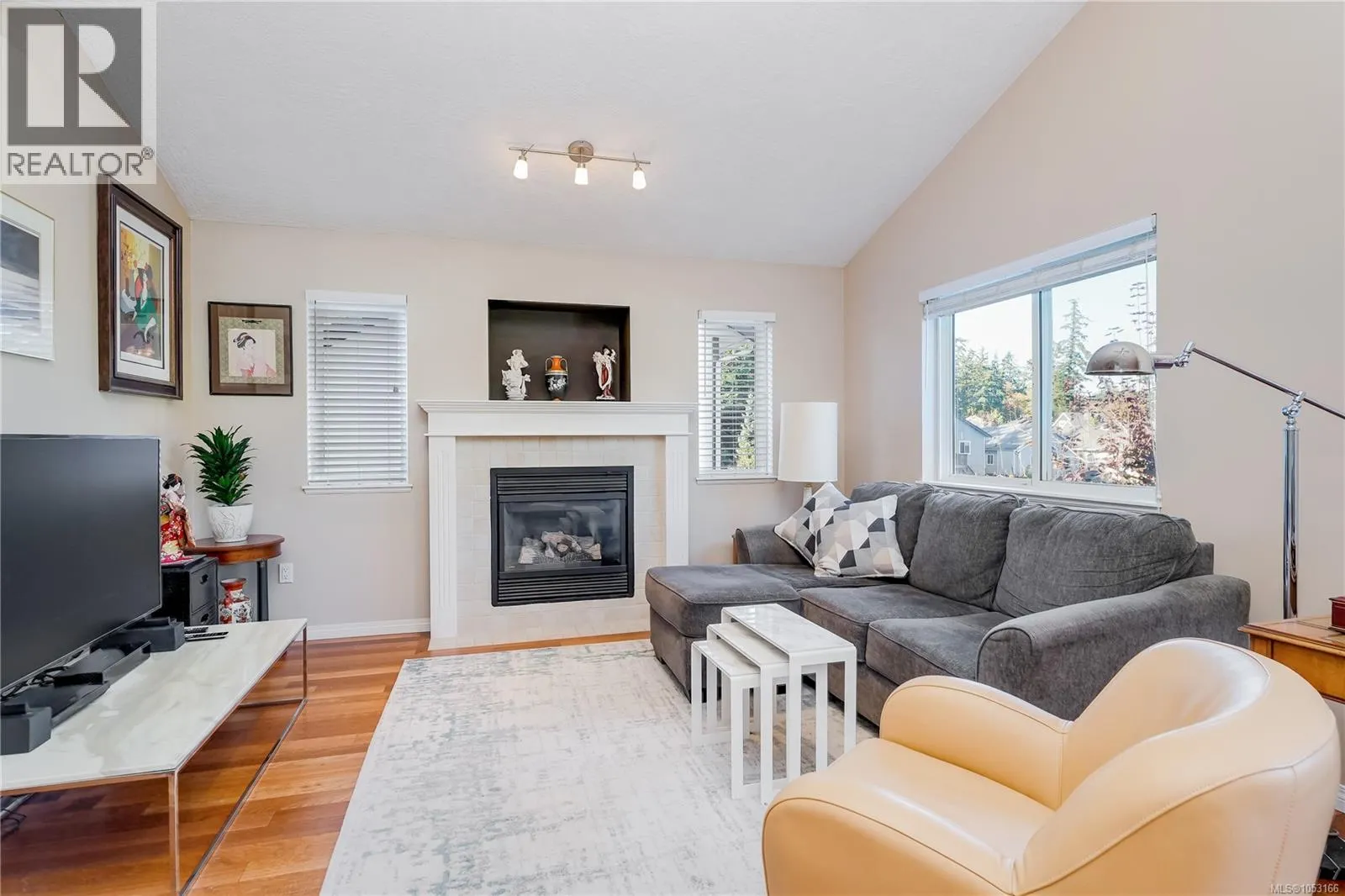 8 Stoneridge Dr