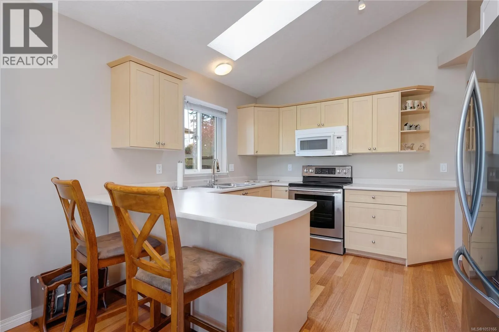 8 Stoneridge Dr