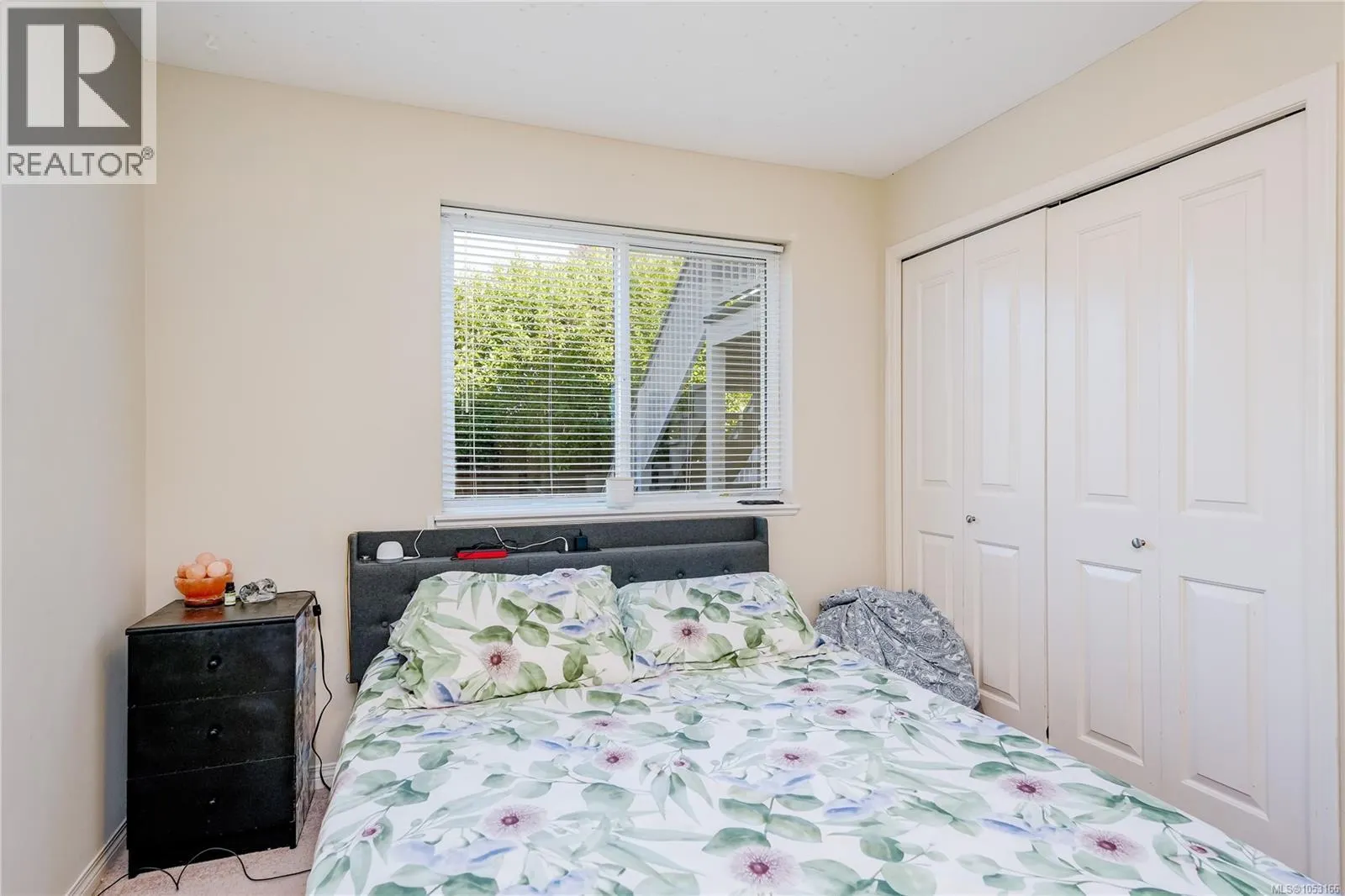 8 Stoneridge Dr