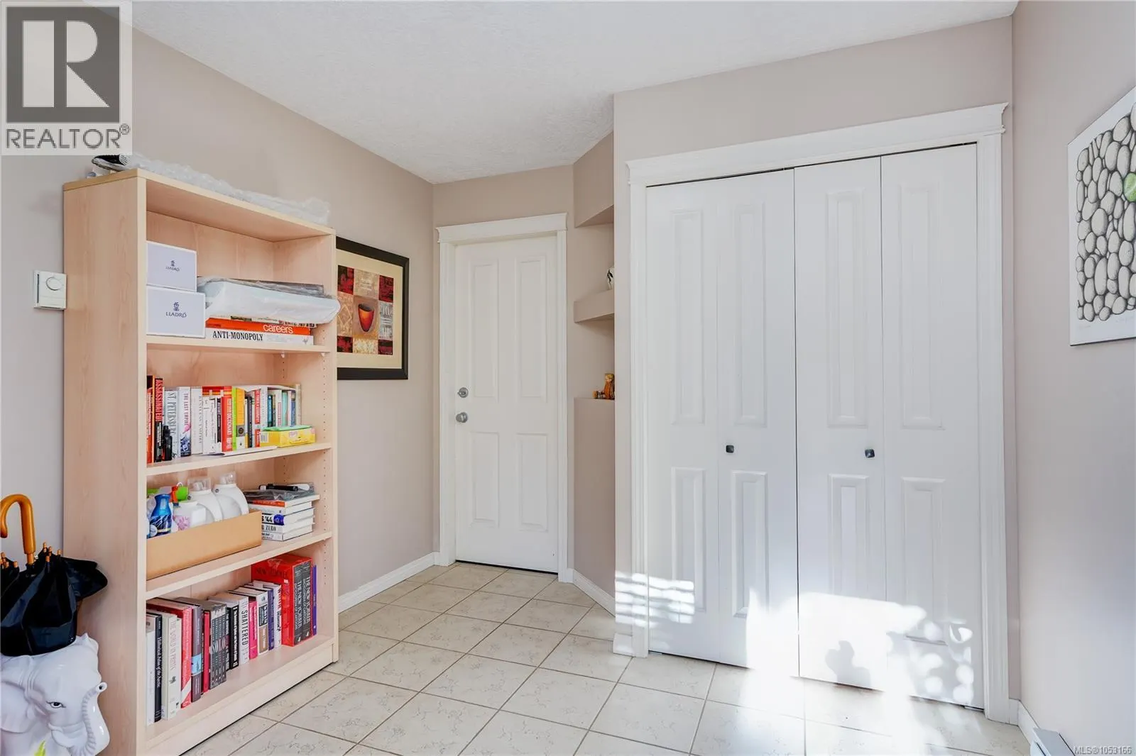 8 Stoneridge Dr