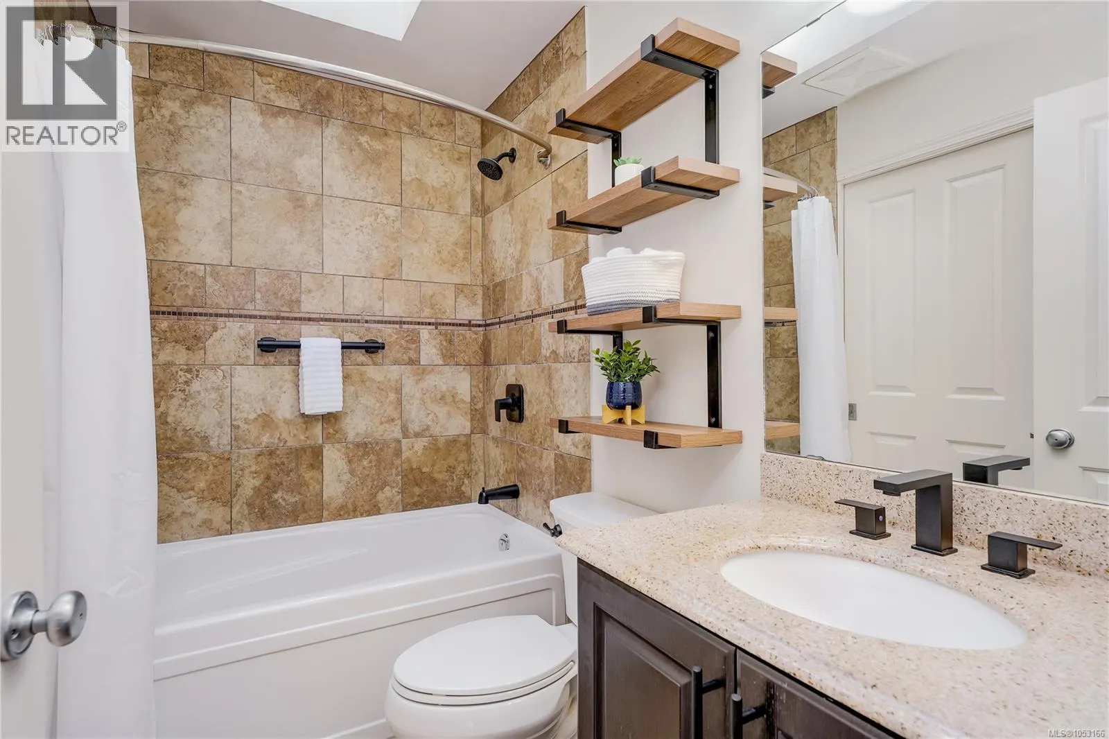 8 Stoneridge Dr