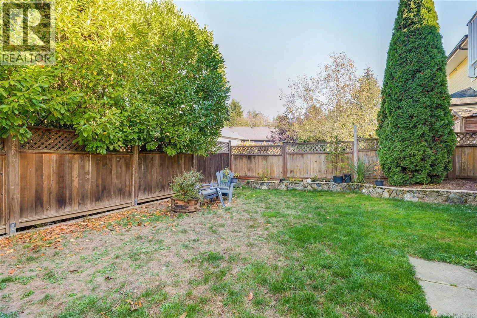 8 Stoneridge Dr