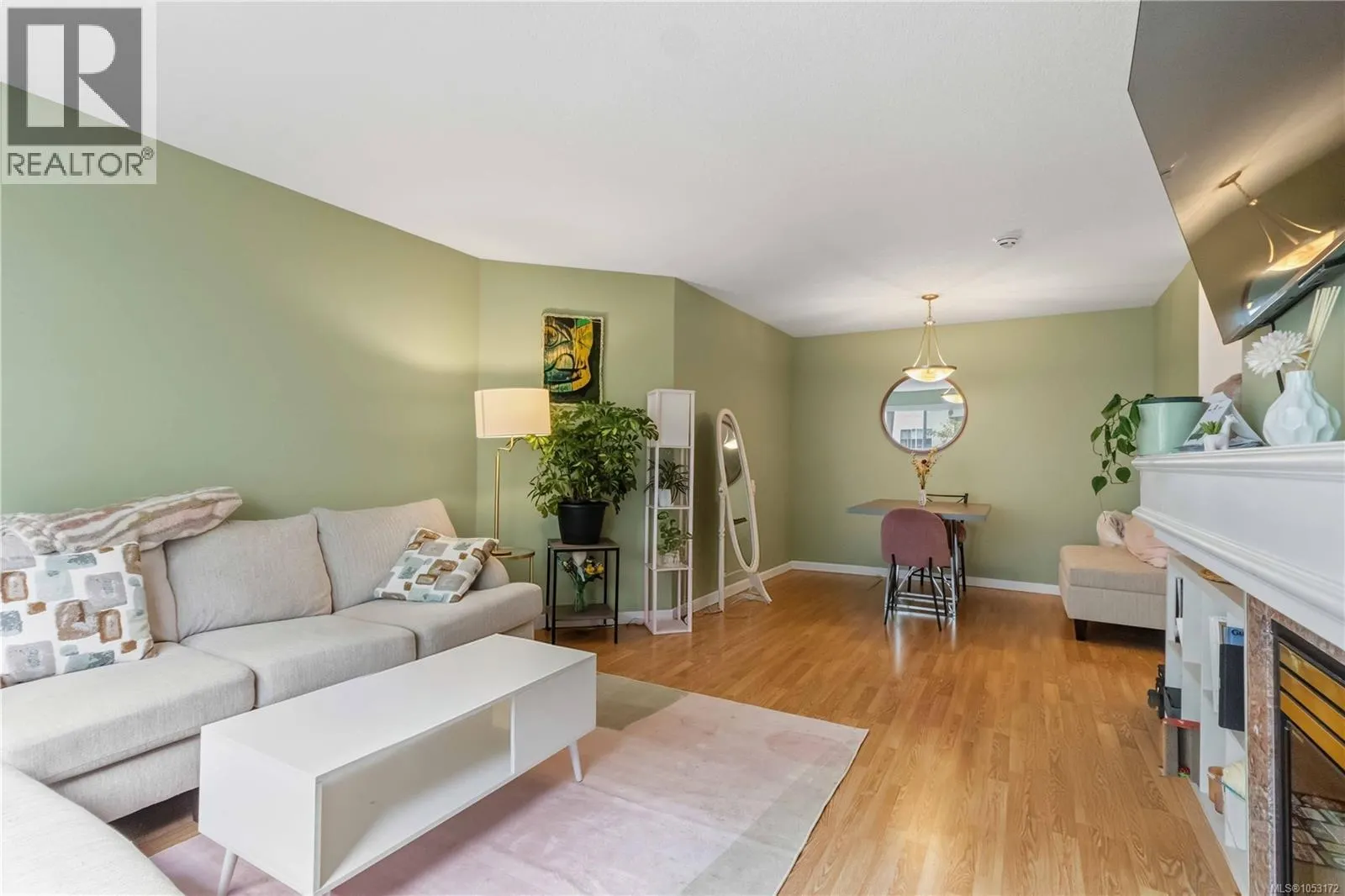 203 1710 Fort St