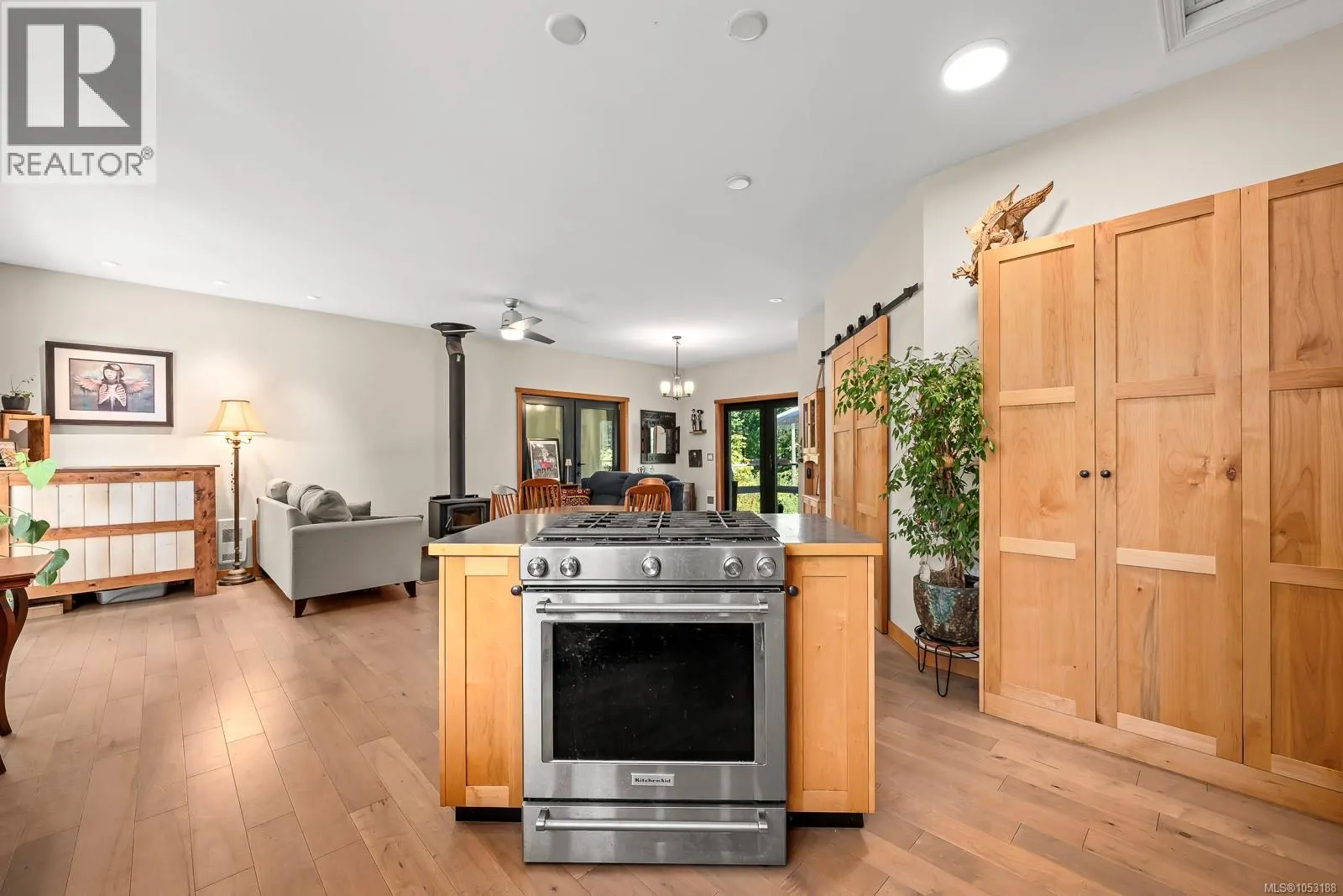 10225 Greenhill Rd