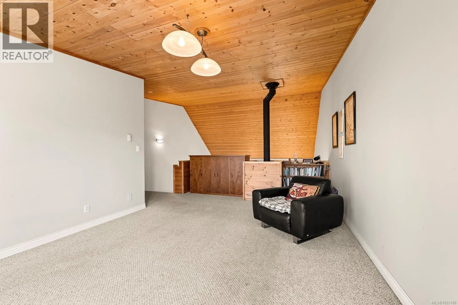 10225 Greenhill Rd