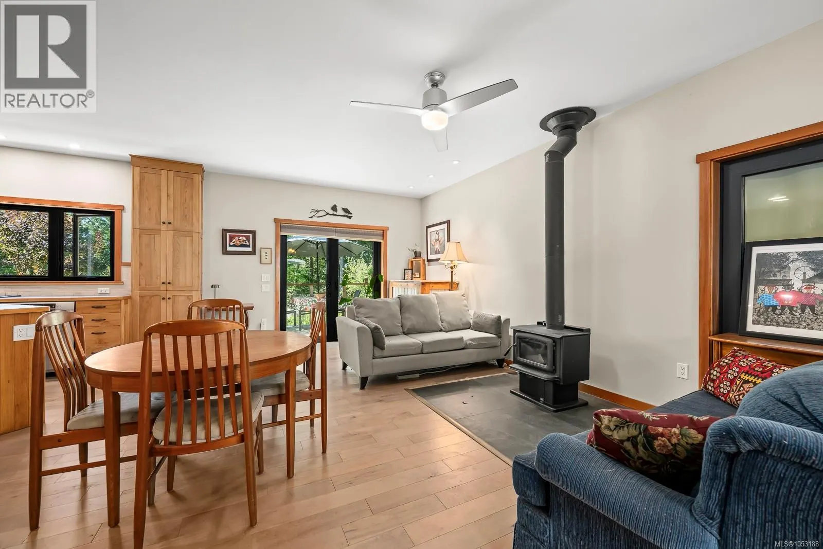 10225 Greenhill Rd