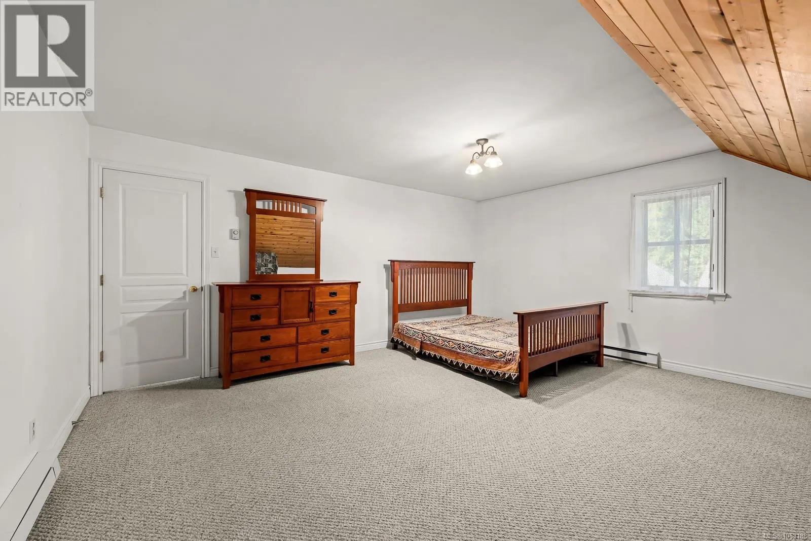 10225 Greenhill Rd