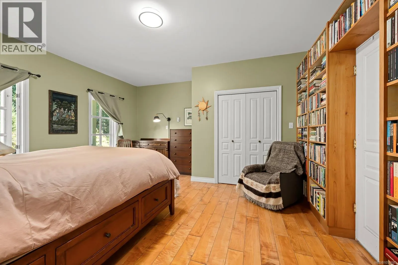 10225 Greenhill Rd