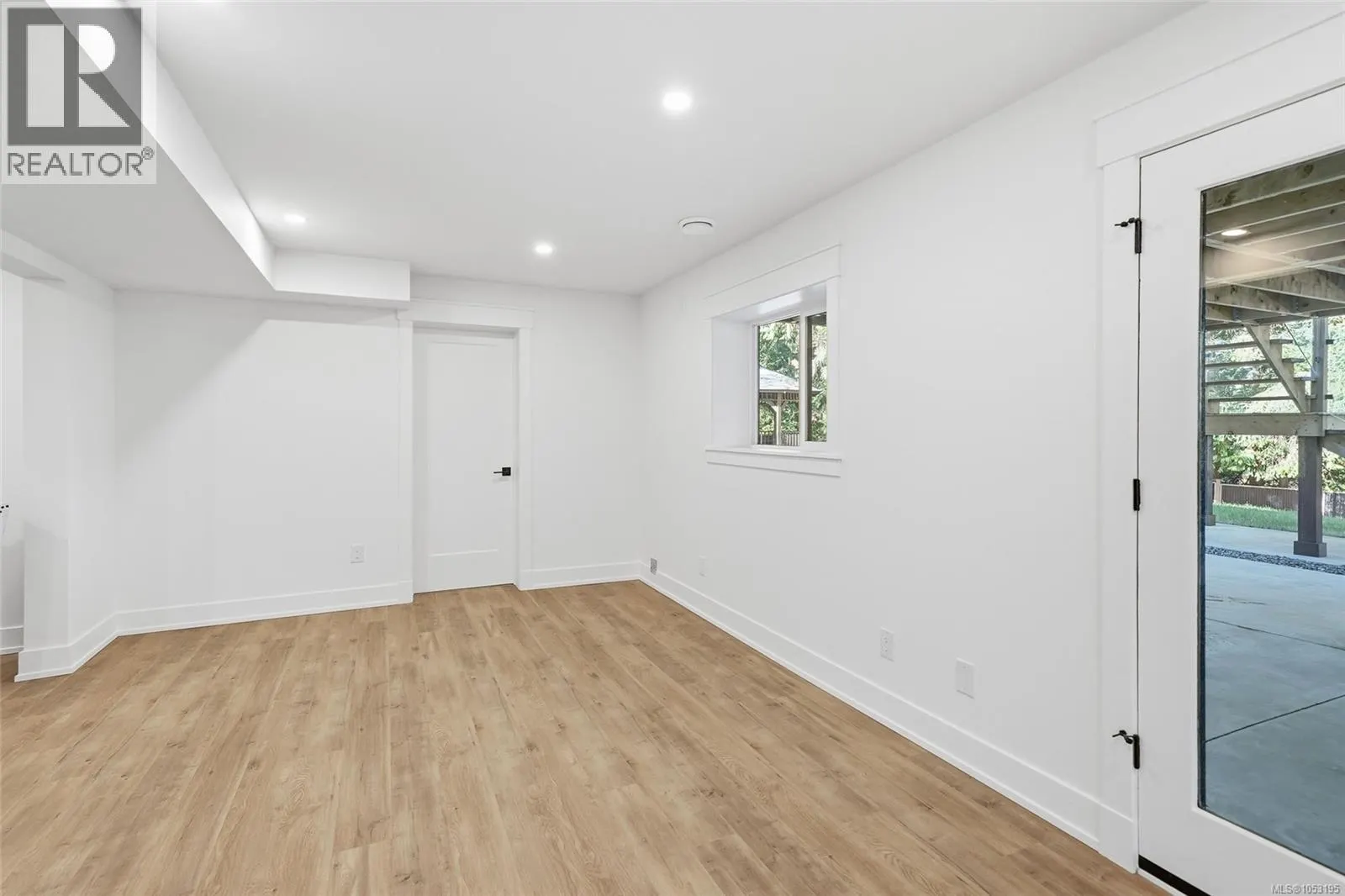 177 Sunningdale Rd E