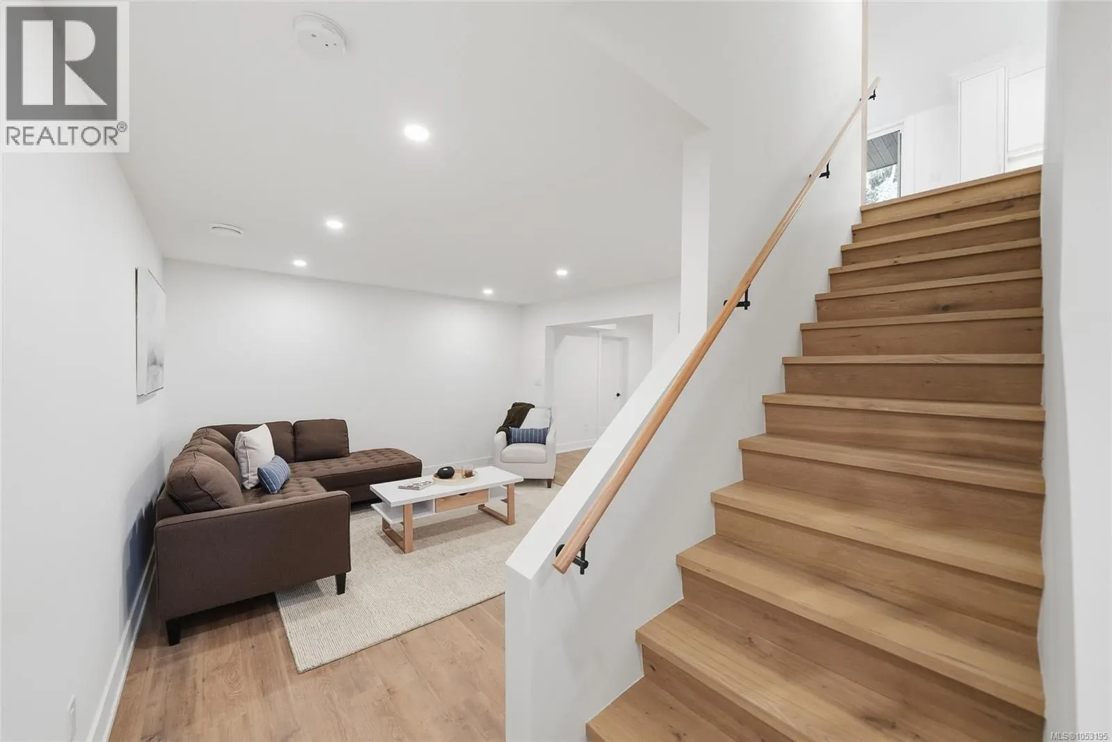 177 Sunningdale Rd E