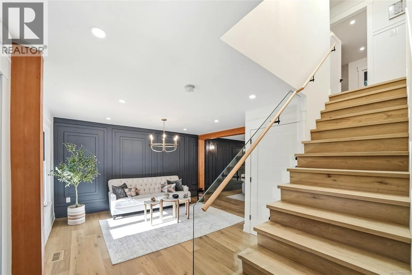 177 Sunningdale Rd E