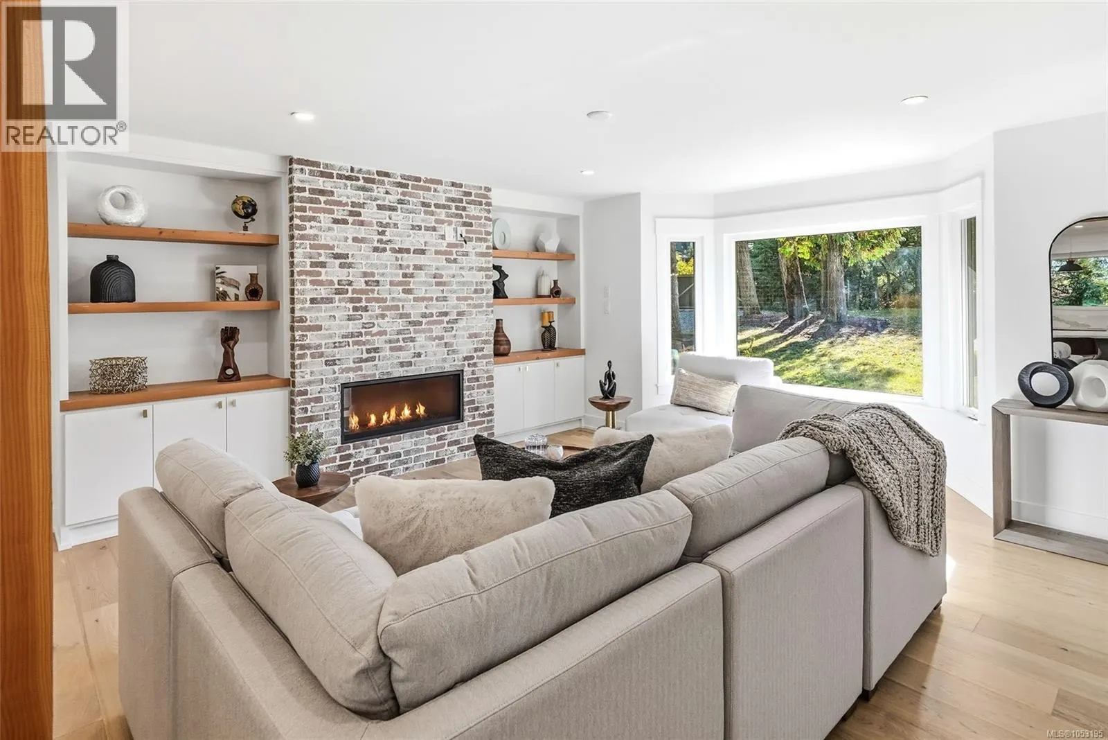 177 Sunningdale Rd E