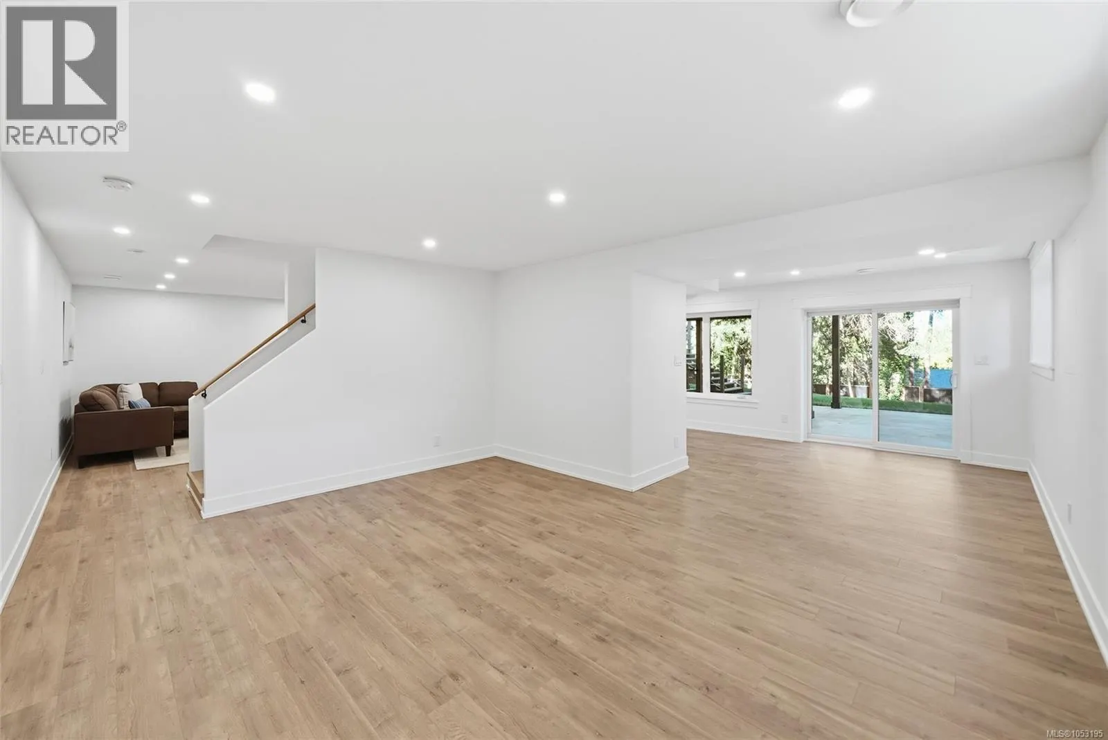 177 Sunningdale Rd E