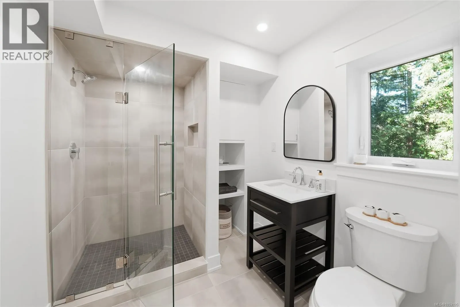 177 Sunningdale Rd E