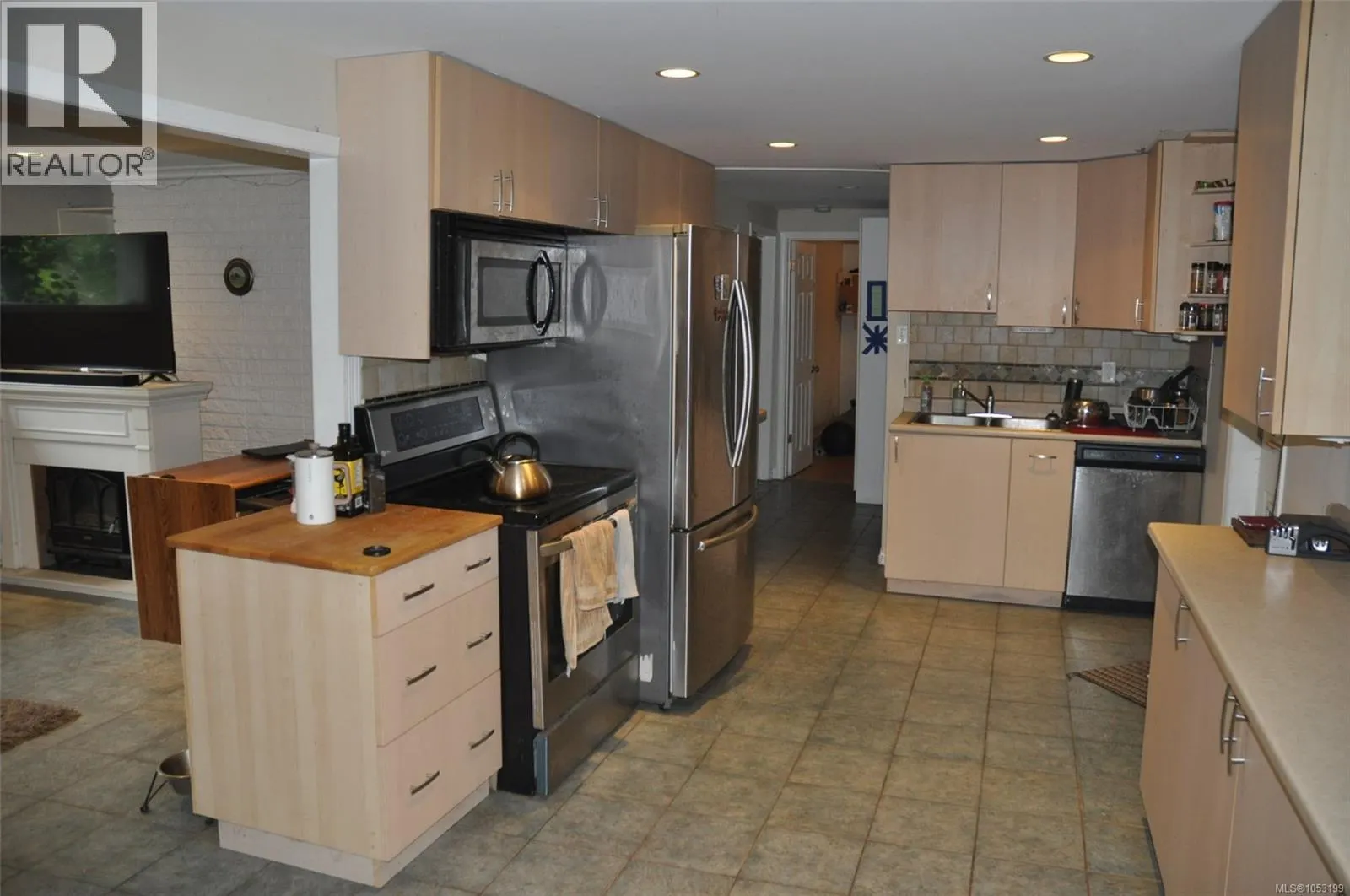 4719 West Saanich Rd